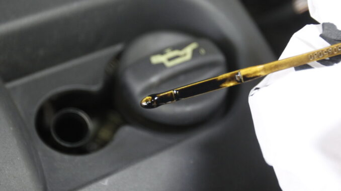 contrôler le niveau d'huile moteur